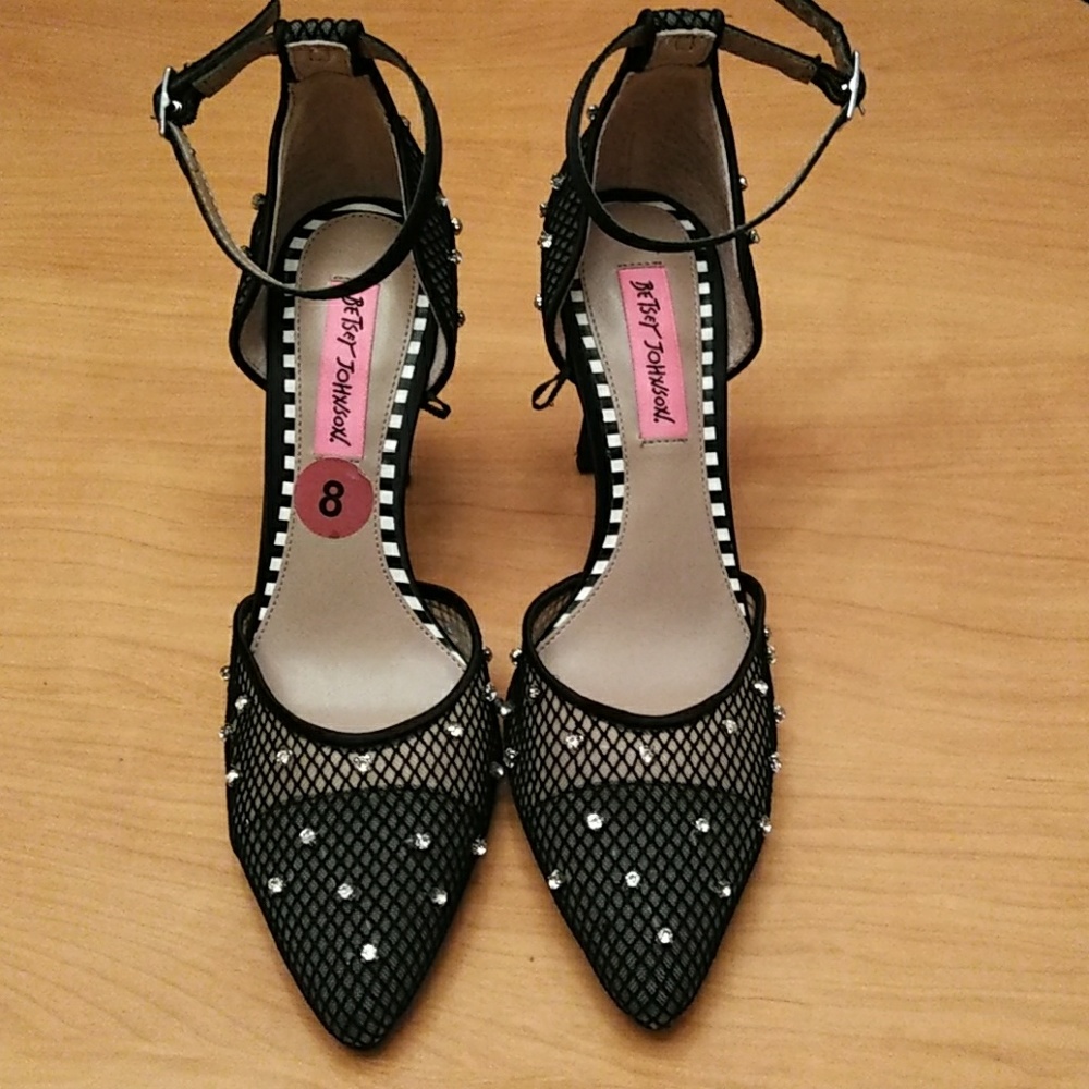 Heels - Picture 2 of 3
